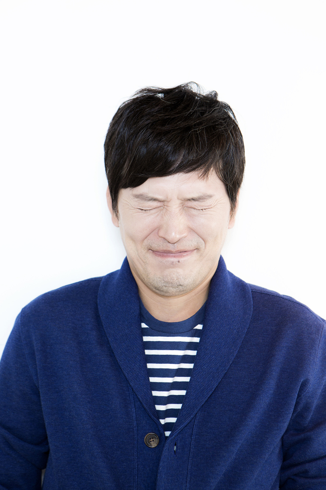 정재영(영화배우)
카메라와 스크린을 벗어난 영화배우 정재영(44)의 일상은 특별하다고 할 게 없다. 정해놓고 배우는 것도, 푹 빠져들어 즐기는 취미도 없다.
