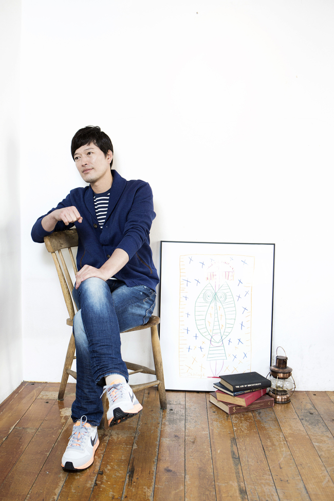 정재영(영화배우)
카메라와 스크린을 벗어난 영화배우 정재영(44)의 일상은 특별하다고 할 게 없다. 정해놓고 배우는 것도, 푹 빠져들어 즐기는 취미도 없다.