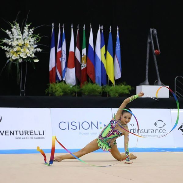 손연재(체조선수/IB월드와이드)
South Korean rhythmic gymnast Son Yeon-jae earned four titles, including the individual all-around gold medal, at a World Cup stop in Portugal over the weekend.
South Korea’s Son Yeon-jae competes during the ribbon event at the 2014 Rhythmic Gymnastics World Cup in Lisbon, Portugal, Sunday.   Yonhap