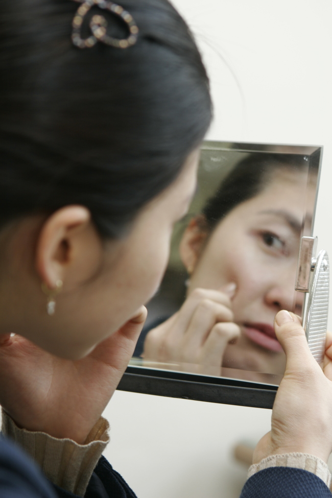 일년 중 우리 신체에 노출되는 자외선의 양은 4월 말∼6월 말이 가장 많다. 자외선에 자주 노출되면 ‘광노화’에 노출되기 쉽고 아토피환자나 피부가 예민한 사람들은 특히 봄볕에 조심해야한다.