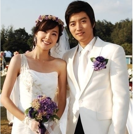 소이현(좌부터/조우정/탤런트/영화배우),인교진(탤런트/영화배우)
소이현과 열애 중인 인교진의 집안 내력이 공개돼 화제다.