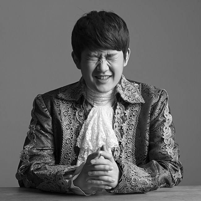 최성봉(성악가/팝페라가수/봉봉컴퍼니)
tvN 오디션프로그램 ‘코리아 갓 탤런트’ 준우승, 유튜브 1억6000만건 조회 등으로 유명한 팝페라 가수 최성봉이 오는 9일 첫 단독앨범을 발매한다. 지난 2011년 8월 ‘코갓탤’ 컴필레이션 앨범에 참여한 이후 3년만이다.