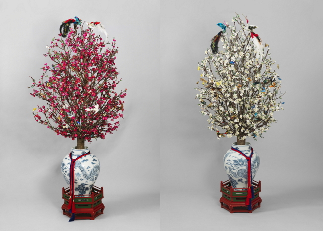 Red and white peach tree blossoms, two of Hwang’s chaehwa works on display at the exhibition, were placed on the left and right sides of the king’s throne during royal ceremonies in the Joseon era. (Korea Cultural Heritage Administration)