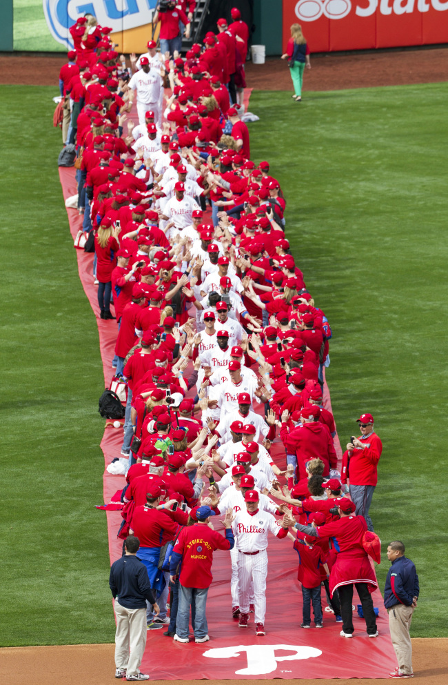 Philadelphia Phillies players take the field ahead of their game on Tuesday.   AP-Yonhap