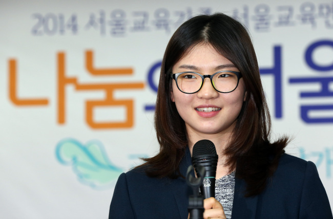 심석희(스케이트선수)
An Olympic medal can bring a lot to an athlete: fame, wealth and plenty of attention, wanted or not.
Short track speed skater Shim Suk-hee