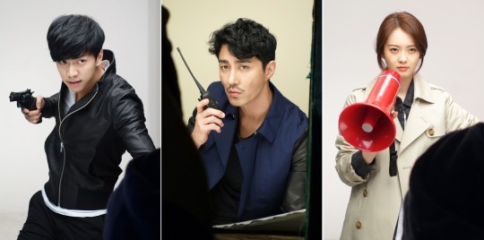 이승기(좌부터/가수/탤런트),차승원(영화배우/모델),고아라(탤런트/영화배우)
SBS 새 수목드라마 ‘너희들은 포위됐다’(이하 ‘너포위’)의 포스터 촬영현장 비하인드 컷이 공개돼 화제다.
[사진출처= HB엔터테인먼트]