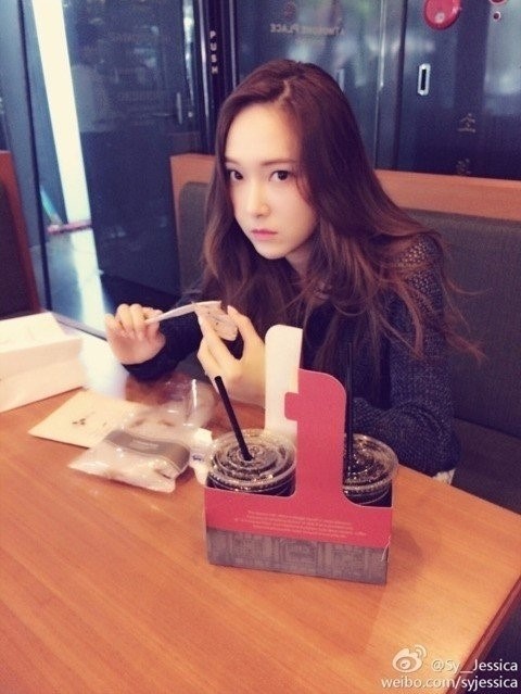 제시카(정수연/가수/뮤지컬배우/소녀시대)
소녀시대 멤버 제시카의 일상 사진이 눈길을 끌고 있다.