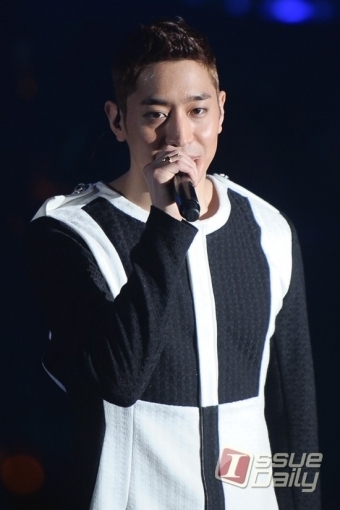 에릭(문정혁/탤런트/가수/신화)
신화 멤버 에릭(35)과 나혜미(23)의 열애설이 불발로 끝났다.