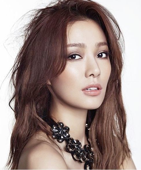 손태영(탤런트/미스코리아)
배우 손태영이 남편 권상우가 드라마 ‘불꽃속으로’를 적극 추천해 출연을 결정했다고 밝혔다.
