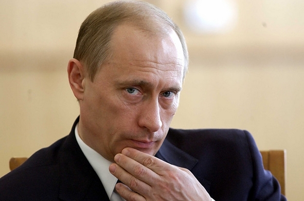 블라디미르푸틴(VladimirPutin/정치인/러시아대통령)
다음주 우크라이나 사태 해결을 위한 미국-유럽연합(EU)-러시아-우크라이나 간 4자 고위급 회담을 앞두고 9일(현지시간) 블라디미르 푸틴 러시아 대통령은 우크라이나가 가스를 ‘선불’ 조건으로 공급받게 될 것이라며 가스 공급가 인상에 반대하는 우크라이나를 압박했다. “우크라이나의 분열을 원치 않는다”면서도 우크라이나 국경에 러시아 군대 4만명을 주둔시키는 식의 표리부동 행보가 또 이어진 것이다.