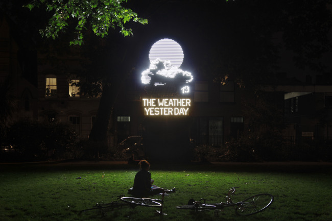 “The Weather Yesterday” criticizes modern society’s obsession with keeping updated.   Troika/Daelim Museum