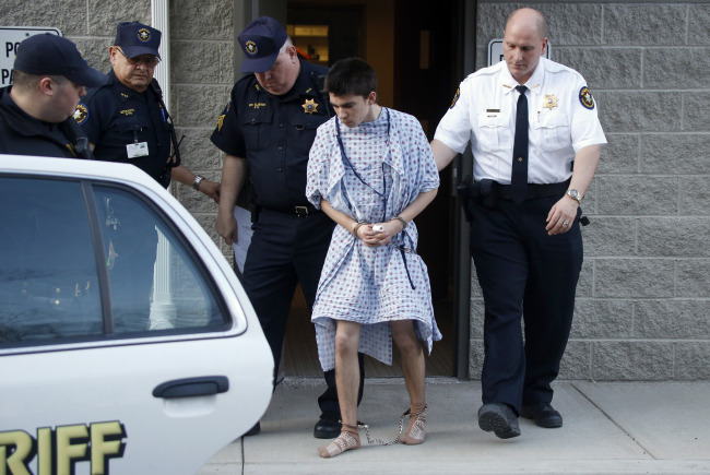 Alex Hribal, the suspect in the stabbings at the Franklin Regional High School near Pittsburgh, is taken from a district magistrate after he was arraigned on charges in the attack in Export, Pennsylvania, Wednesday.   AP-Yonhap