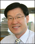 권오준(기업인/포스코사장)
권오준<사진>포스코 회장이 지난 7일부터 이틀간 영국 런던에서 열린 세계철강협회 정기 이사회에 참석했다. 권 회장이 세계철강협회에 참석한 것은 취임 후 이번이 처음이다.
