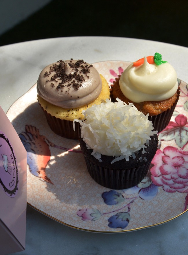 Royal Cupcake’s cookies and cream (clockwise, from top left), classic carrot and chocolate coconut cupcakes (Yoon Byung-chan/The Korea Herald)