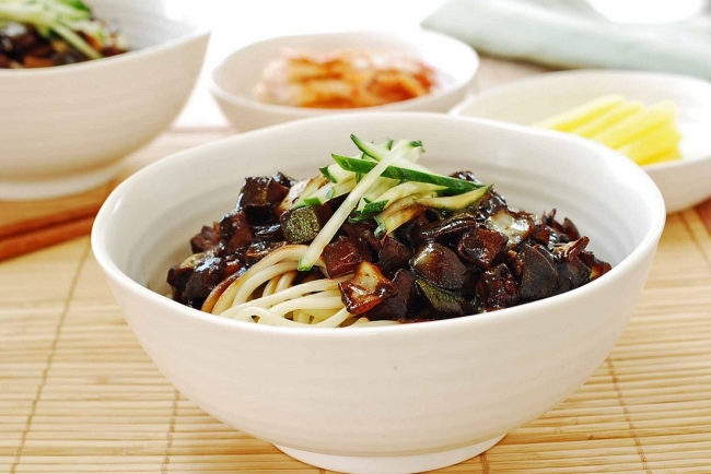 Jajangmyeon (noodles in black bean sauce)