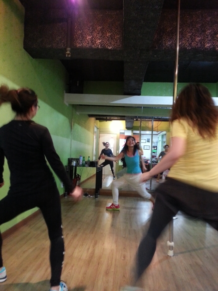 Students dance to a Latin beat with Zumba instructor Jacey Joo (center) of JK Dance Studio in Hapjeong-dong, Seoul. (JK Dance Studio)