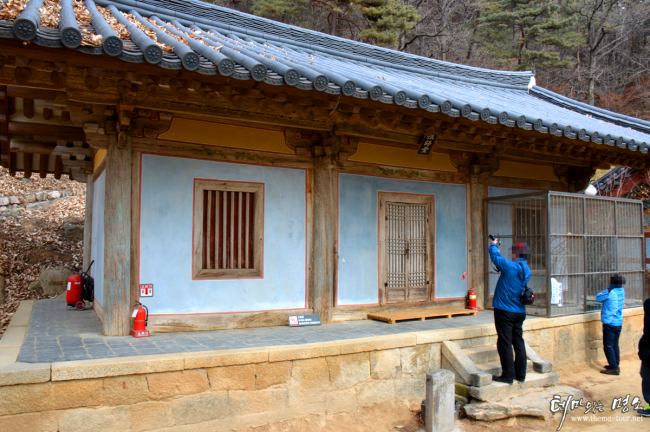 영주 봉황산 부석사
의상대사가 거처했던 조사당. 국보 제 19호다.