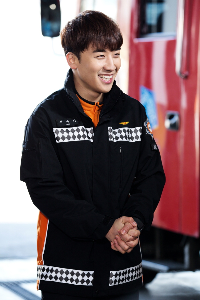 승리(이승현/가수/영화배우/빅뱅)
빅뱅의 승리가 SBS 주말특별 드라마 ‘엔젤아이즈(극본:윤지련,연출:박신우)’ 로 연기데뷔해 가능성을 보였다.