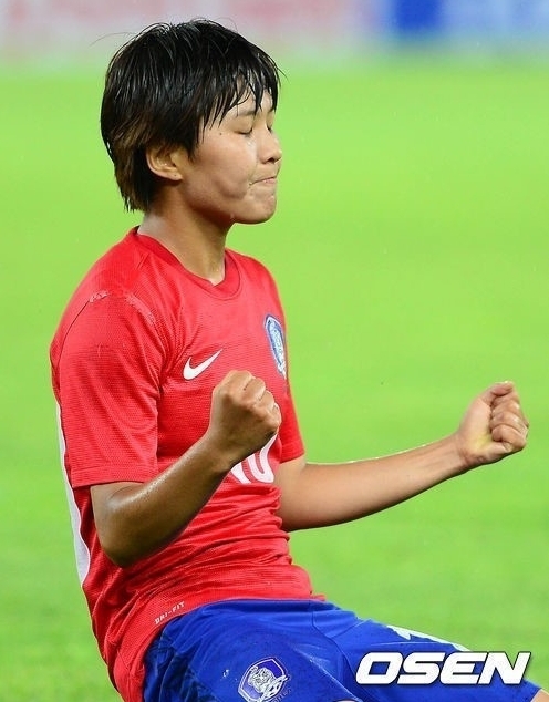 지소연(축구선수/첼시FC레이디스)
한국 여자축구를 대표하는 지소연이 잉글랜드 데뷔무대에서 ‘벼락골’을 터뜨리며 환상적인 데뷔전을 치뤘다.