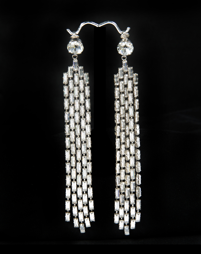 A pair of rhinestone earrings worn by Marilyn Monroe to a 1955 Hollywood film premiere, “The Rose Tattoo.”   AP-Yonhap