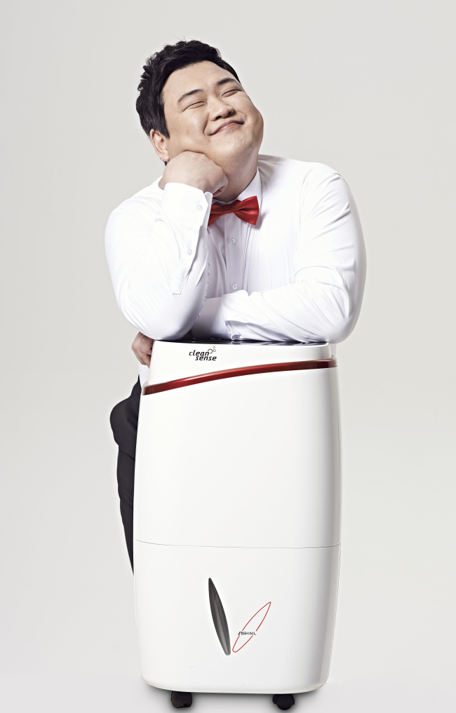 김준현(개그맨/가수/오버액션)
‘선풍기 명가(名家)’로 유명한 신일산업이 제습기 시장에 진출했다.