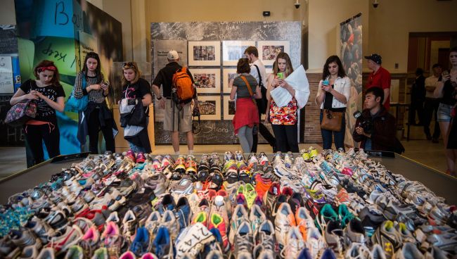Runner’s shoes are laid out in a display titled “Dear Boston: Messages from the Marathon Memorial” in the Boston Public Library to commemorate the 2013 Boston Marathon bombings in Boston, Massachusetts, Monday.   AFP-Yonhap