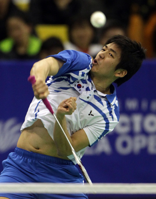 이용대(배드민턴선수/삼성전기배드민턴단)
Olympic badminton champion Lee Yong-dae, suspended earlier for failing to follow anti-doping protocol, has been reinstated, officials here said on Tuesday, a dramatic turn of events that allows the shuttler to compete at this year’s Asian Games on home soil.
Olympic badminton champion Lee Yong-dae   Yonhap