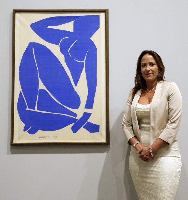 Sophie Matisse, the great-granddaughter of Henri Matisse, stands alongside his work “Blue Nude III 1952” at the Tate Museum in London on Monday.   AP-Yonhap