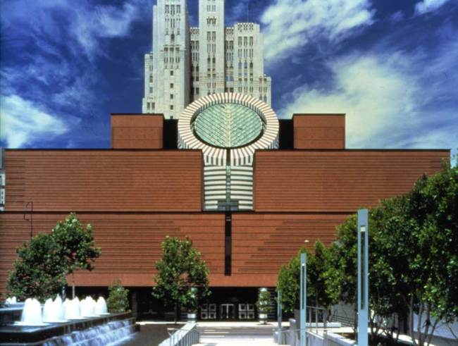 (SF MoMA 전경)
미국의 샌프란시스코 현대미술관(SF MoMA)이 대규모 사진전시관 확장계획을 발표했다.
미술전문지인 아트뉴스페이퍼는 SF MoMA가 오는 2016년까지 확장공사를 통해 약 440평 규모의 사진 전시공간을 새로 갖출 예정이라고 보도했다.