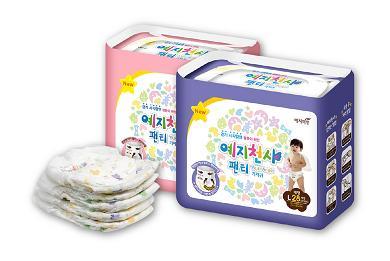 예지미인은 유아용품 브랜드 예지천사를 통해 일체형 샘방지밴드와 셔링벨트를 적용한 ‘예지천사 팬티기저귀’<사진>를 16일 출시했다.
이 기저귀는 걷기 시작한 아기들의 활동성을 강조한 게 특징이다. 탄력 있는 일체형 샘방지 밴드가 다리를 편안하게 감싸주며 아기 몸에 딱 맞아 많은 소변도 새지 않게 막아준다고.