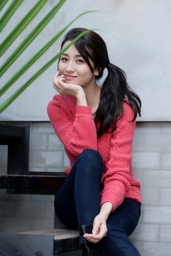 박하선(탤런트/영화배우)
한국관광협회중앙회는 오는 5월1일부터 11일까지 이어질 관광주간에 보다 많은 국민들이 평소보다 싼 값에 전국 각지를 여행할 수 있도록 한국무역협회, 대한상공회의소 등 유관기관 및 단체와 함께 홍보캠페인<사진>을 벌이고 있다고 16일 밝혔다.