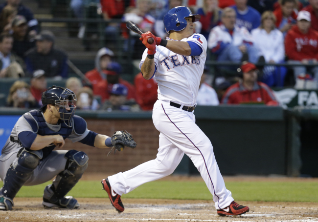 Texas Rangers outfielder Choo Shin-soo singles in the third inning on Tuesday. The Korean went 1 for 4.   AP-Yonhap