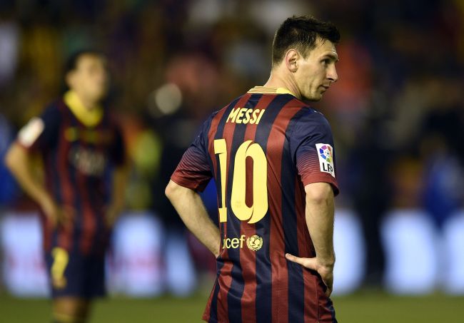 리오넬메시(LionelMessi/축구선수/FC바르셀로나포워드)
<YONHAP PHOTO-0270> Barcelona's Argentinian forward Lionel Messi reacts at the end of the Spanish Copa del Rey (King's Cup) final "Clasico" football match FC Barcelona vs Real Madrid CF at the Mestalla stadium in Valencia on April 16, 2014. Real Madrid won 2-1. AFP PHOTO/ LLUIS GENE../2014-04-17 07:17:54/ <저작권자 ⓒ 1980-2014 ㈜연합뉴스. 무단 전재 재배포 금지.>