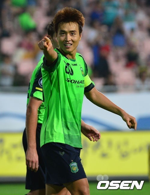 이동국(축구선수/전북현대모터스FW포워드)
‘라이언킹’ 이동국(35·전북)이 프로축구 K리그 클래식의 국내 선수 ‘연봉 킹’으로 이름을 올렸다.