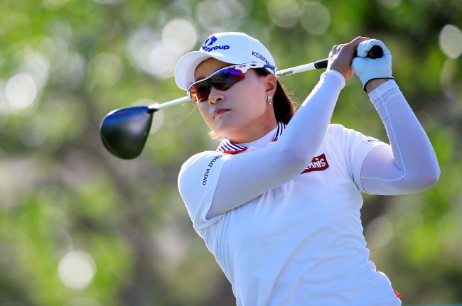 <YONHAP PHOTO-0905> KAPOLEI, HI - APRIL 16: Se Ri Pak of Korea hits her first shot on the 6th hole during the first round of the LPGA LOTTE Championship Presented by J Golf on April 16, 2014 in Kapolei, Hawaii. Jamie Squire/Getty Images/AFP== FOR NEWSPAPERS, INTERNET, TELCOS & TELEVISION USE ONLY ==../2014-04-17 13:54:58/ <저작권자 ⓒ 1980-2014 ㈜연합뉴스. 무단 전재 재배포 금지.>
Pak Se-ri hits her first shot during the LPGA Lotte Championship in Kapolei, Hawaii, Wednesday.   AFP-Yonhap
Pak Se-ri hits her first shot during the LPGA Lotte Championship in Kapolei, Hawaii, Wednesday.   AFP-Yonhap