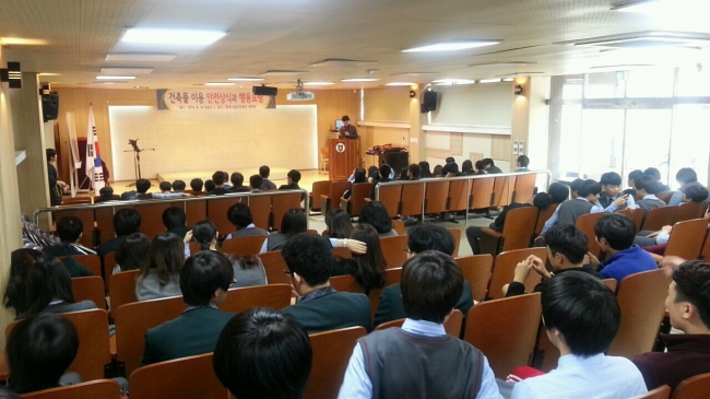한국시설안전공단은 이달 14일부터 6월까지 중ㆍ고등학생들을 대상으로 안전의식 고취를 위하여 ‘건축물 안전상식 및 행동요령’특강을 실시한다.