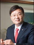 김원규(금융인/우리투자증권대표이사사장)
우리투자증권(김원규 사장)은 투자은행(IB), 자산관리, 트레이딩 부문 등에서 가장 높은 점수를 받았다. 특히 자본시장이 침체된 상황에서도 선진적인 사업모델을 구축하고, 업계를 선도하는 상품과 서비스를 내놓으며 경영성과를 지속적으로 올리고 있다.