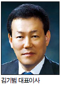 김기범(금융인/KDB대우증권대표이사/금융투자협회자율규제위원)
KDB대우증권은 ‘고객만족’을 최우선 과제로, 임직원 모두가 최상의 서비스를 제공하기 위해 전력을 다하고 있다. ‘고객의 소리(VOC)’, ‘뷰파인더(Viewfinder) D’ 등 고객 소통 채널을 적극 운영, 고객과의 접점을 강화하고 있다.