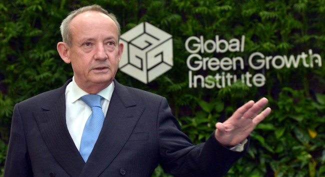 Yvo de Boer, director general of the Global Green Growth Institute.   Kim Myung-sub/The Korea Herald