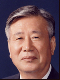 이중근(기업인/부영대표이사회장)
부영그룹(회장 이중근ㆍ사진)은 22일 미얀마의 경제중심지인 양곤시에 위치한 투운나 종합경기장 내 태권도 국가대표 훈련센터 부지위에서 태권한류를 위한 첫 삽을 뜨는 기공식 행사를 치뤘다고 밝혔다.