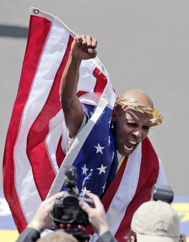 Meb Keflezighi celebrates his victory Monday.   AP-Yonhap