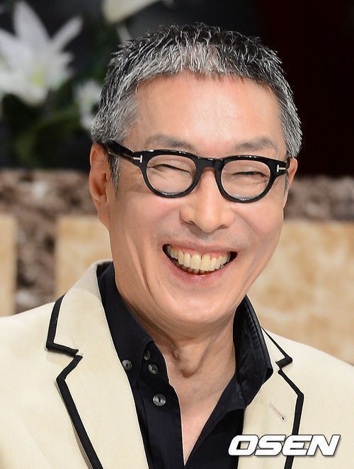 서세원(목사/개그맨/솔라그라티아교회담임목사)
목회자의 길을 선택한 방송인 서세원이 자신이 운영하고 있던 서울 청담동 소재의 교회 운영을 중단한 것으로 알려졌다.