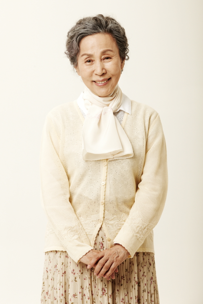 손숙(연극배우/전장관/단국대학교초빙교수/마포문화재단이사장)
신시컴퍼니는 오는 6월 7일부터 29일까지 예술의전당 CJ토월극장에서 연극 ‘엄마를 부탁해’를 공연한다. 22일부터 인터파크를 통해 티켓 예매가 시작된다.