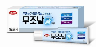 한미약품(대표 이관순)은 무좀치료와 가려움증을 동시해 해결할 수 있는 ‘무조날쿨크림’<사진>을 다음달 출시한다고 23일 밝혔다.
무조날쿨크림은 기존 무조날크림의 복합성분 제품으로, 항진균 성분인 테르비나핀에 국소마취 성분인 리도카인을 합친 무좀치료제다.