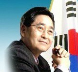 지만원(정당인/연구기관단체인/시스템미래당/사회발전시스템연구소소장)
소설가 이외수가 보수논객 지만원 사회발전시스템 연구소장에게 일침을 가했다.
[사진=시스템클럽 사이트]