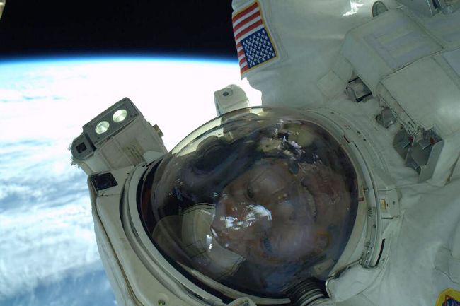 Astronaut Rick Mastracchio takes a selfie during a repair mission outside the International Space Station.   AFP-Yonhap