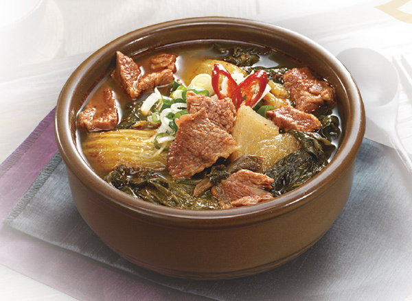 1946년부터 60여 년간 3대째 맛의 전통을 이어오고 있는 프랜차이즈 국밥 전문 기업인 권영화 할머니의 안동국밥은 진한 사골 육수와 부드러운 소고기, 3일간의 숙성 및 제조비법으로 폭 넓은 소비자층에게 많은 사랑을 받고 있다.