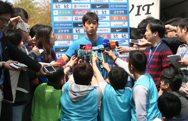Korea’s Park Chu-young speaks to the media on Thursday.   Yonhap