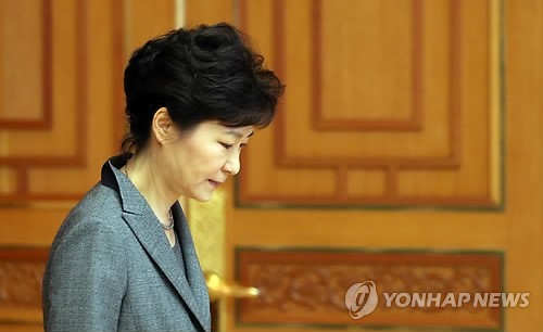 박근혜(대통령/대한민국대통령)
정부가 세월호 참사 수습 과정에서 무능과 불신을 드러내면서 박근혜 대통령의 지지율도 불과 닷새만에 큰 폭으로 하락한 것으로 24일 나타났다.
