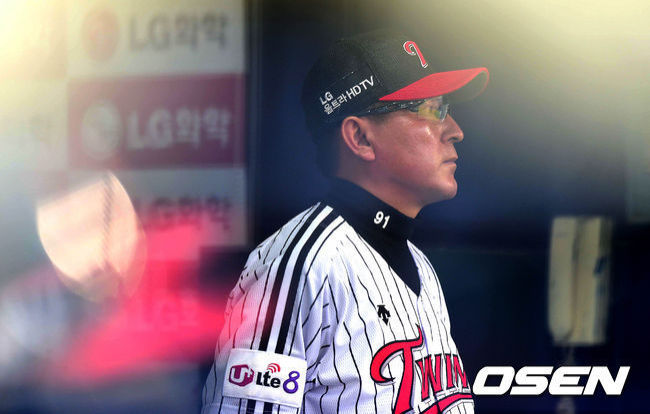 김기태(야구감독/LG트윈스)
11년만에 팀을 포스트시즌으로 이끈 프로야구 LG 트윈스의 김기태 감독이 전격 사퇴했다.